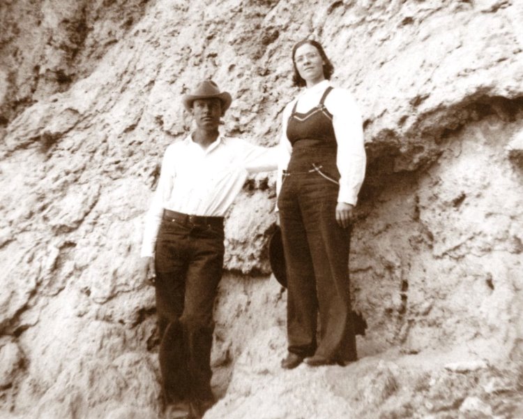 1939-08 George and Mildred on a family outing at Sitting Bull Lake; Mildred was pregnant with A.J. at the time